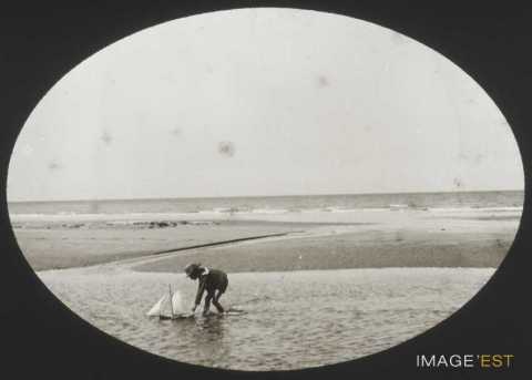 Enfant sur la plage (Dieppe)